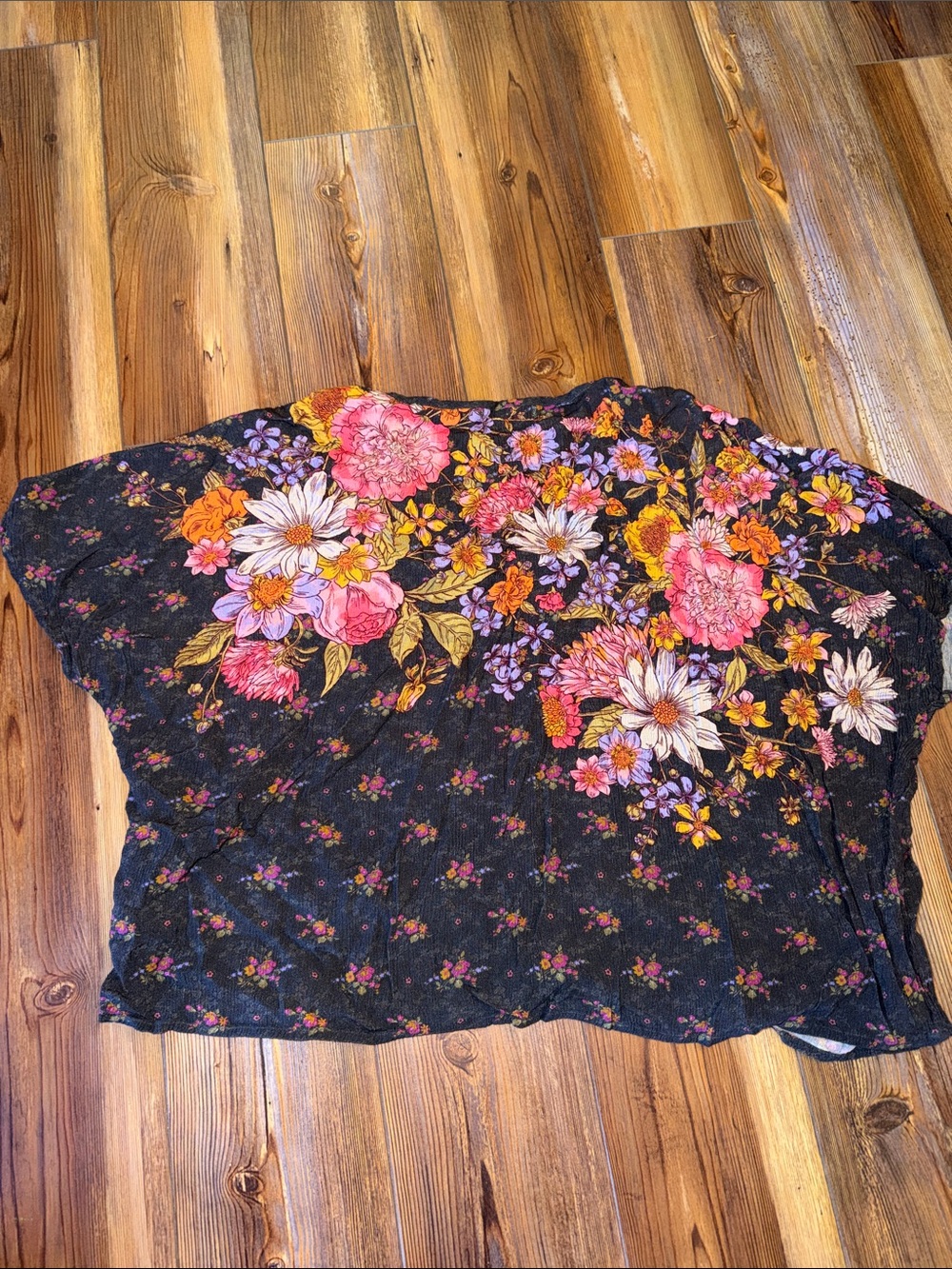 Natural Life Easy V-Neck Top English Garden Charcoal Size Large - Picture 3 of 4